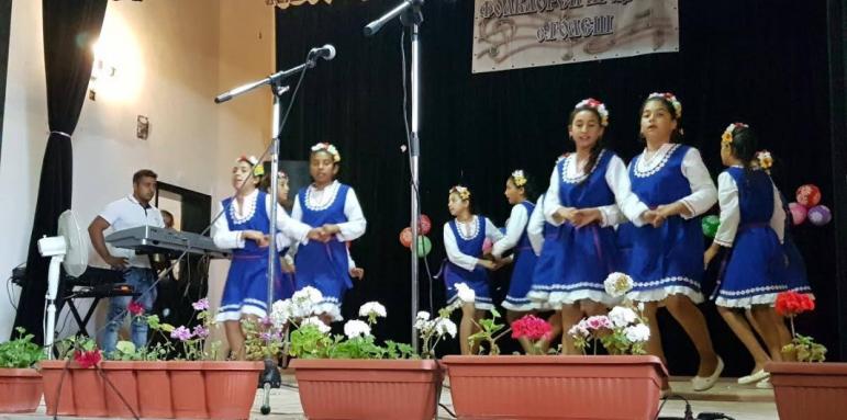 Фолклорен празник в село Голеш събра самодейци от Добруджа